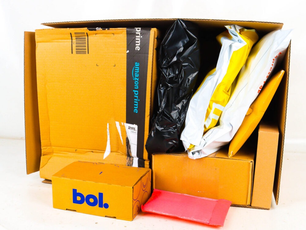XL Doos met Ongeopende Postpakketten