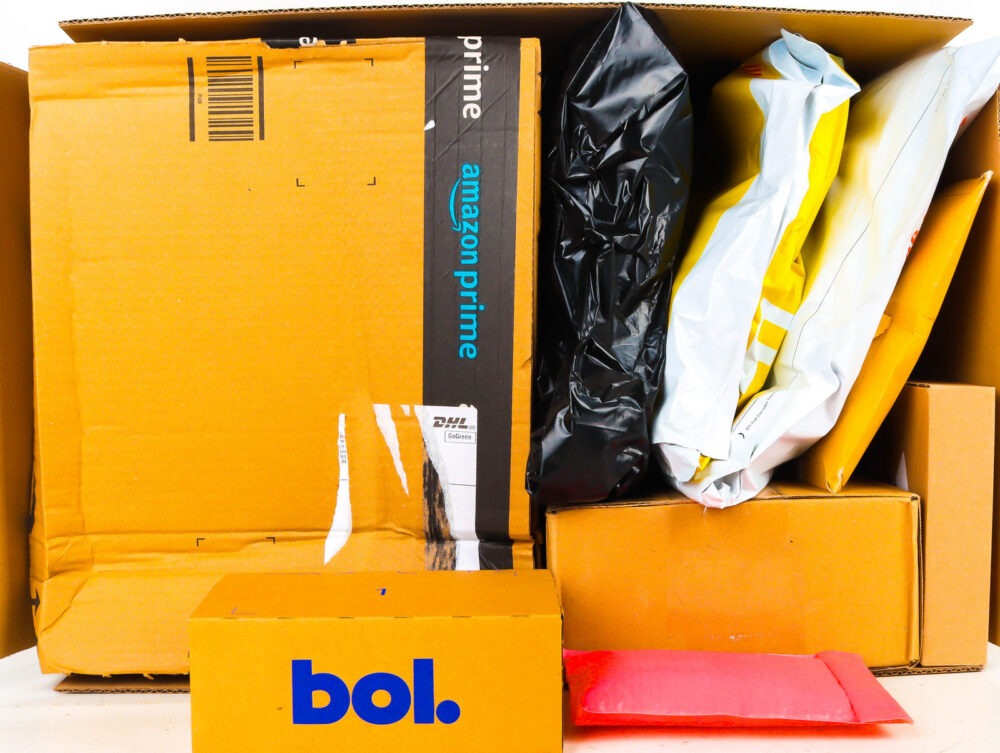 XL Doos met Ongeopende Postpakketten