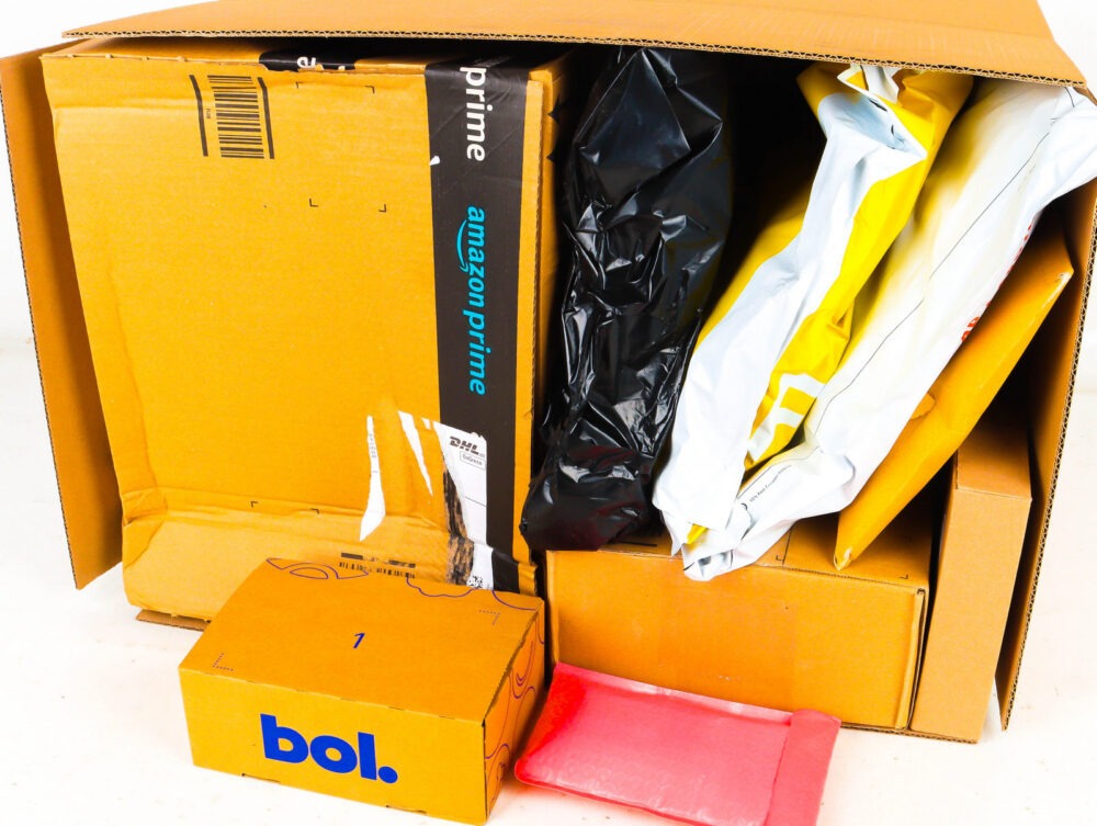XL Doos met Ongeopende Postpakketten