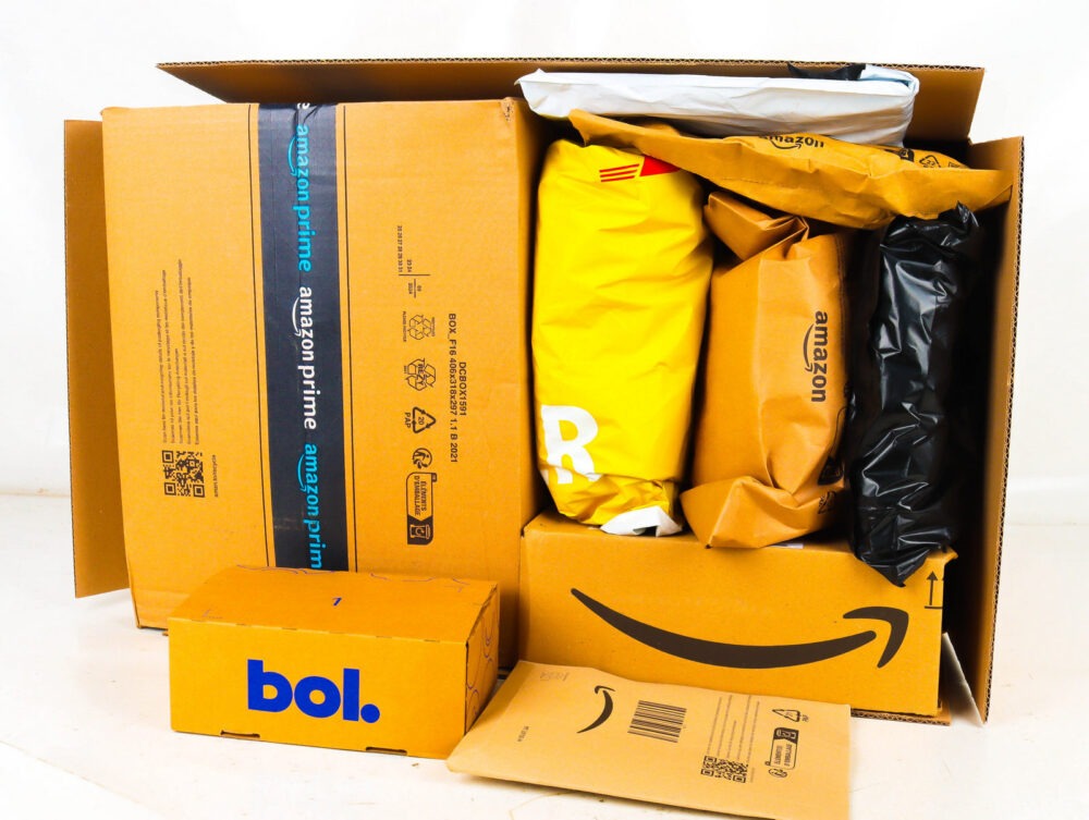 XL Doos met Ongeopende Postpakketten