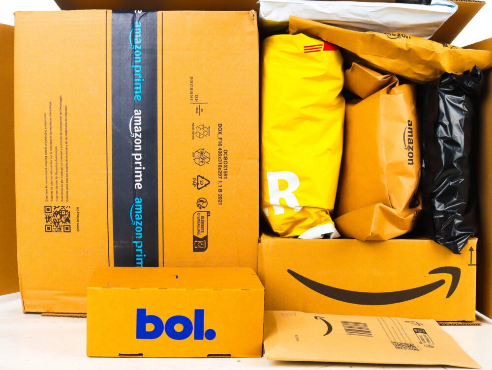 XL Doos met Ongeopende Postpakketten