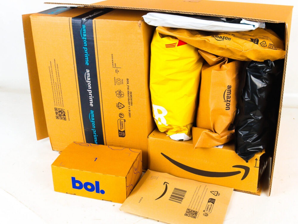 XL Doos met Ongeopende Postpakketten