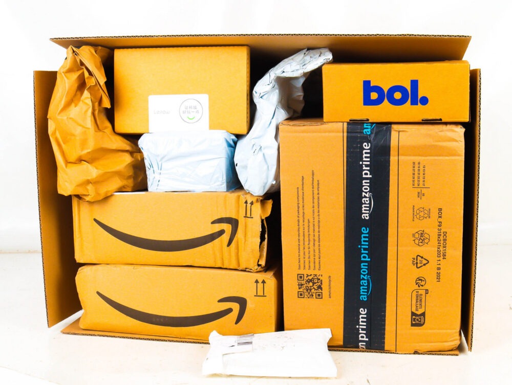 XL Doos met Ongeopende Postpakketten