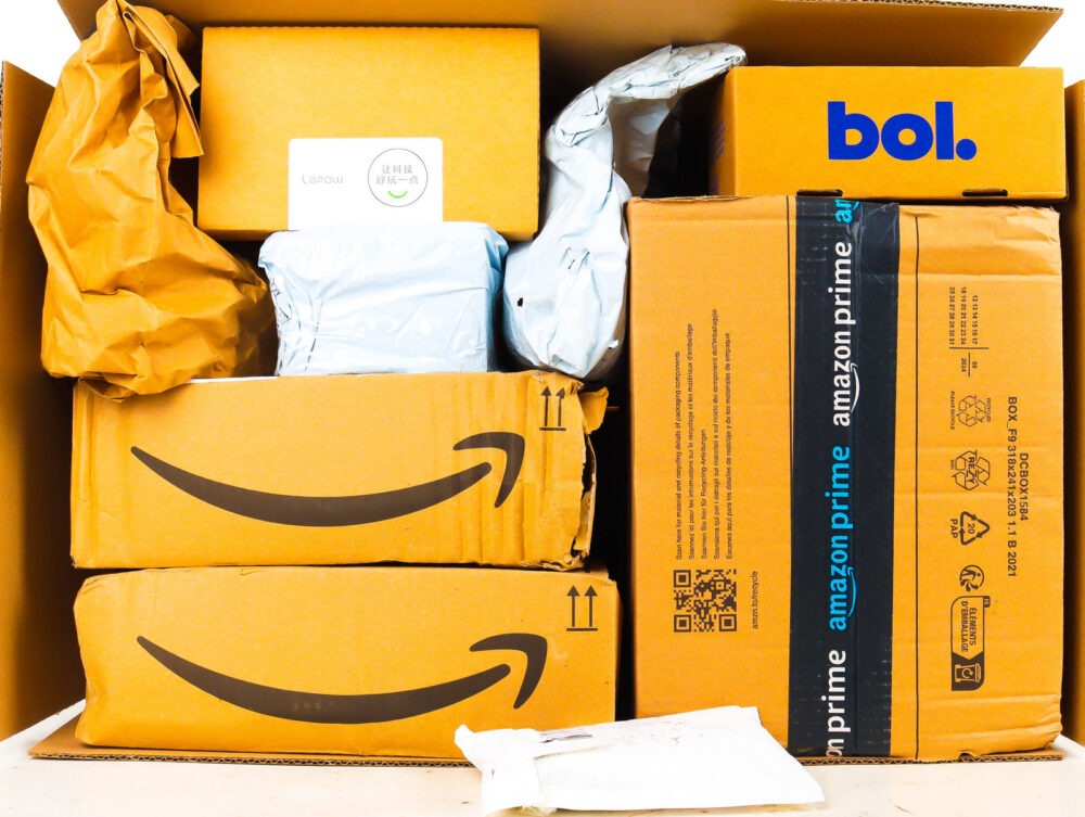 XL Doos met Ongeopende Postpakketten