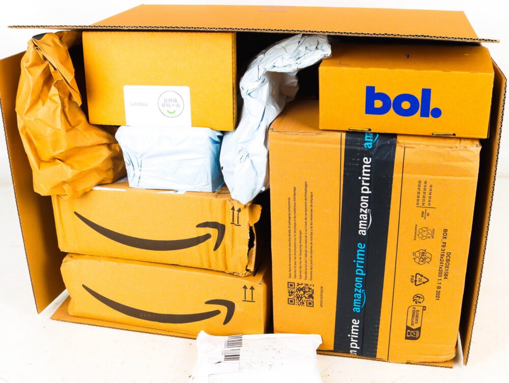 XL Doos met Ongeopende Postpakketten