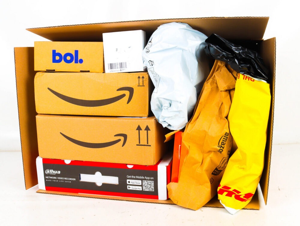 XL Doos met Ongeopende Postpakketten