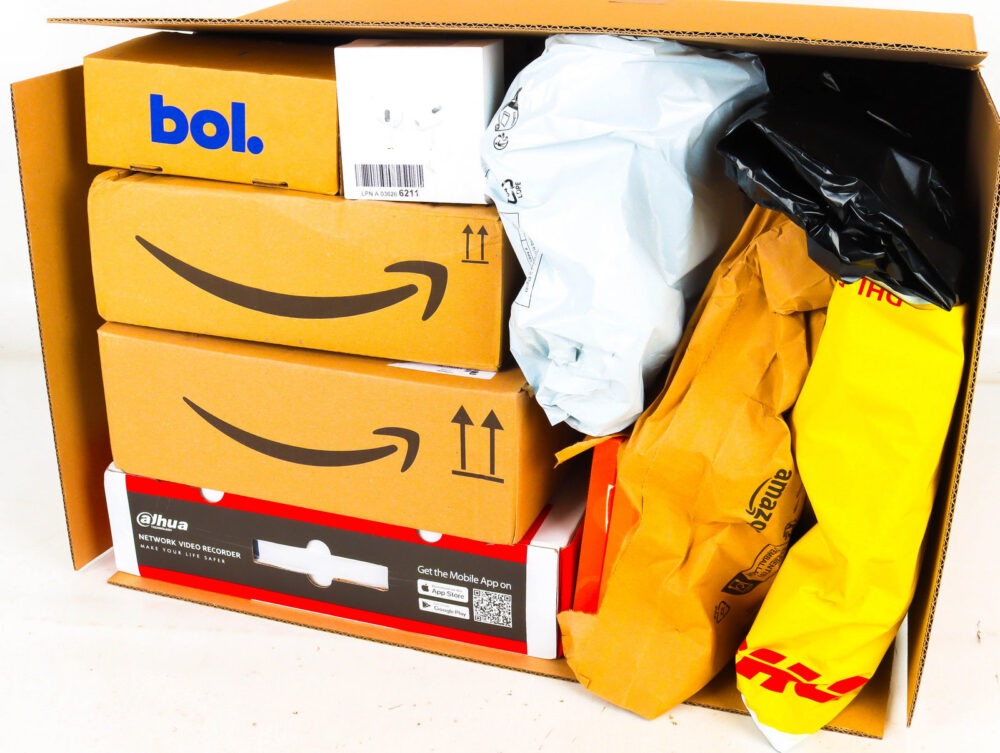 XL Doos met Ongeopende Postpakketten