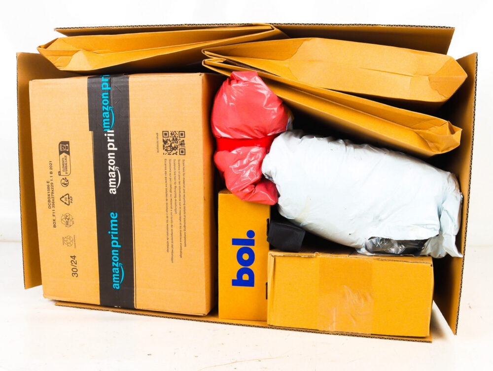 XL Doos met Ongeopende Postpakketten