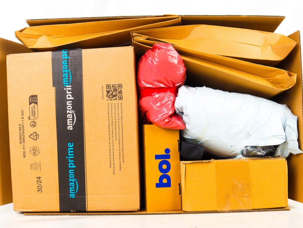 XL Doos met Ongeopende Postpakketten