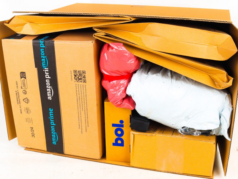 XL Doos met Ongeopende Postpakketten