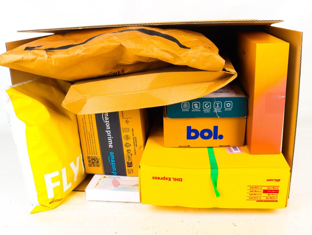XL Doos met Ongeopende Postpakketten