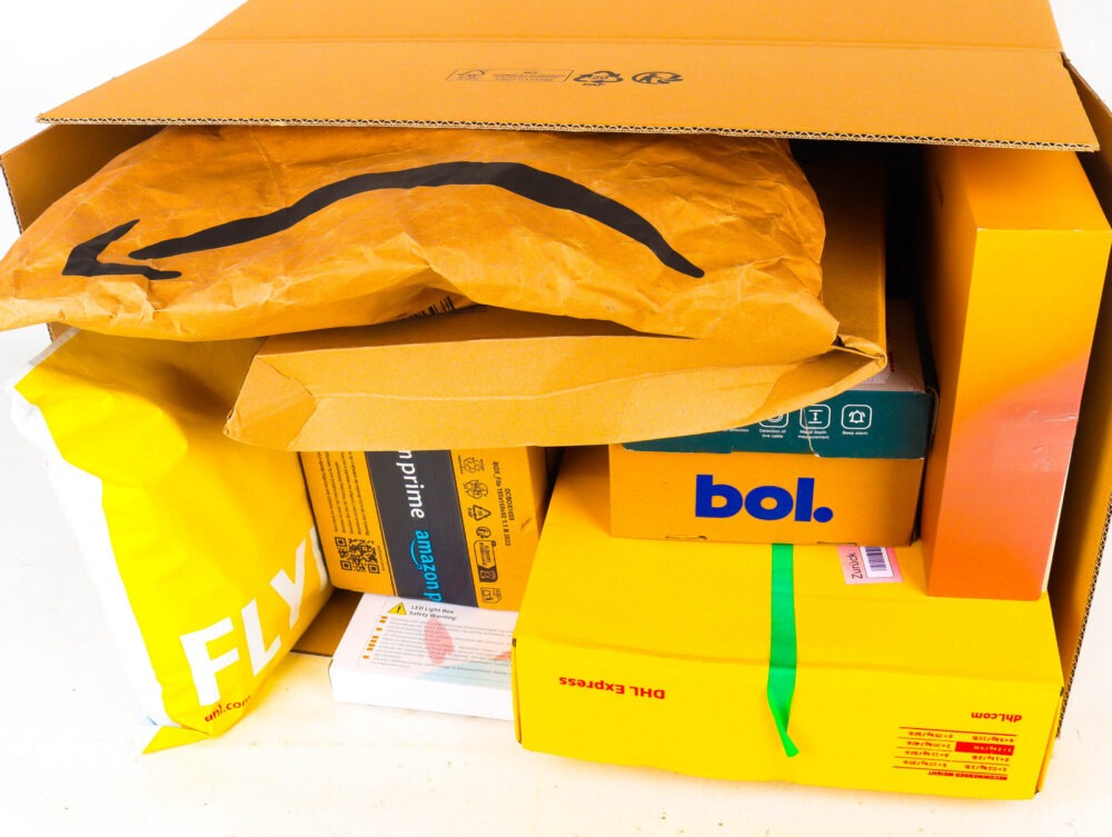 XL Doos met Ongeopende Postpakketten