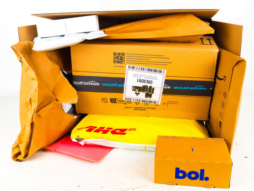 XL Doos met Ongeopende Postpakketten