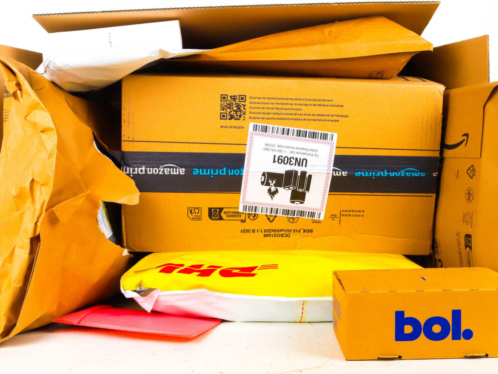 XL Doos met Ongeopende Postpakketten