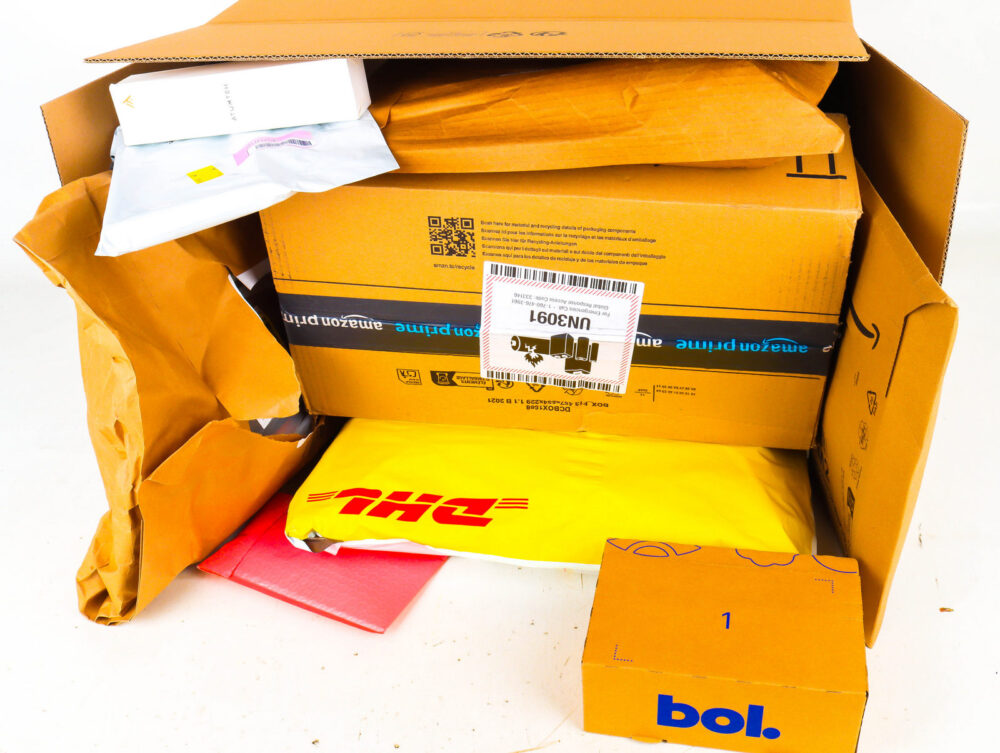 XL Doos met Ongeopende Postpakketten