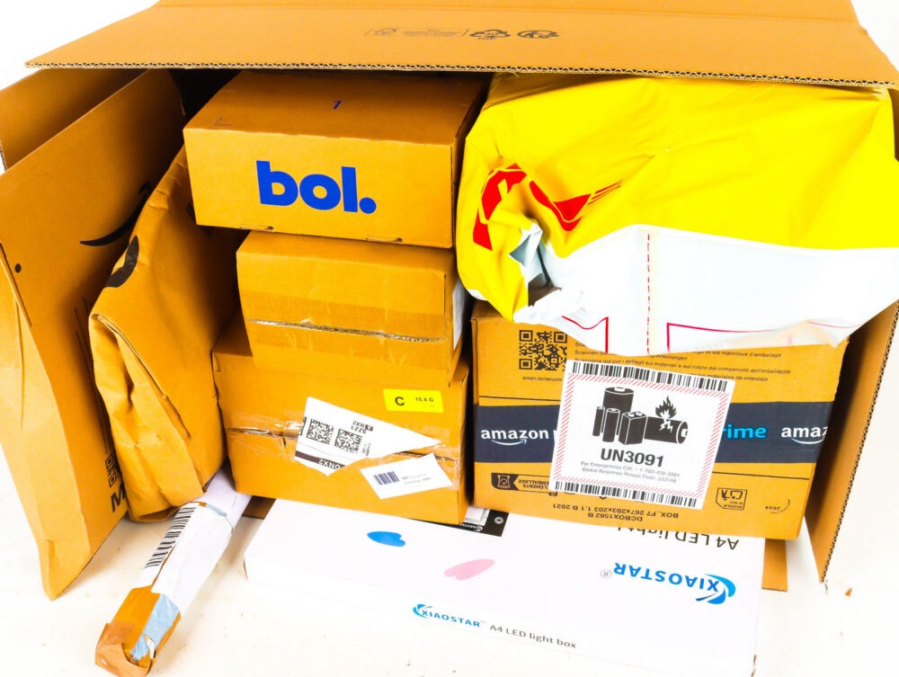 XL Doos met Ongeopende Postpakketten