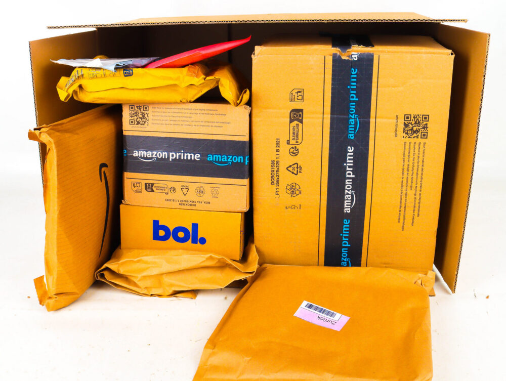 XL Doos met Ongeopende Postpakketten