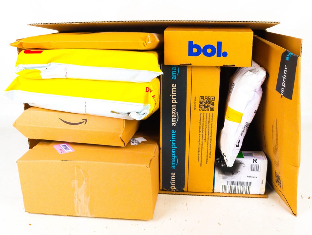 XL Doos met Ongeopende Postpakketten