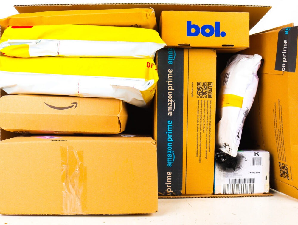 XL Doos met Ongeopende Postpakketten
