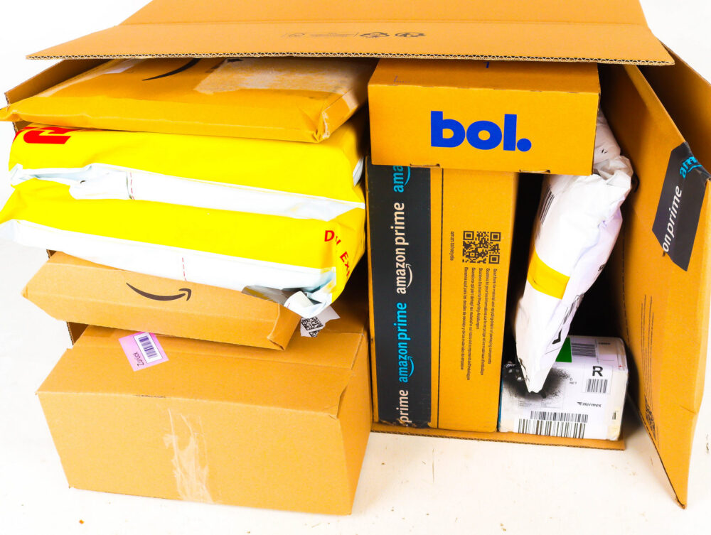 XL Doos met Ongeopende Postpakketten
