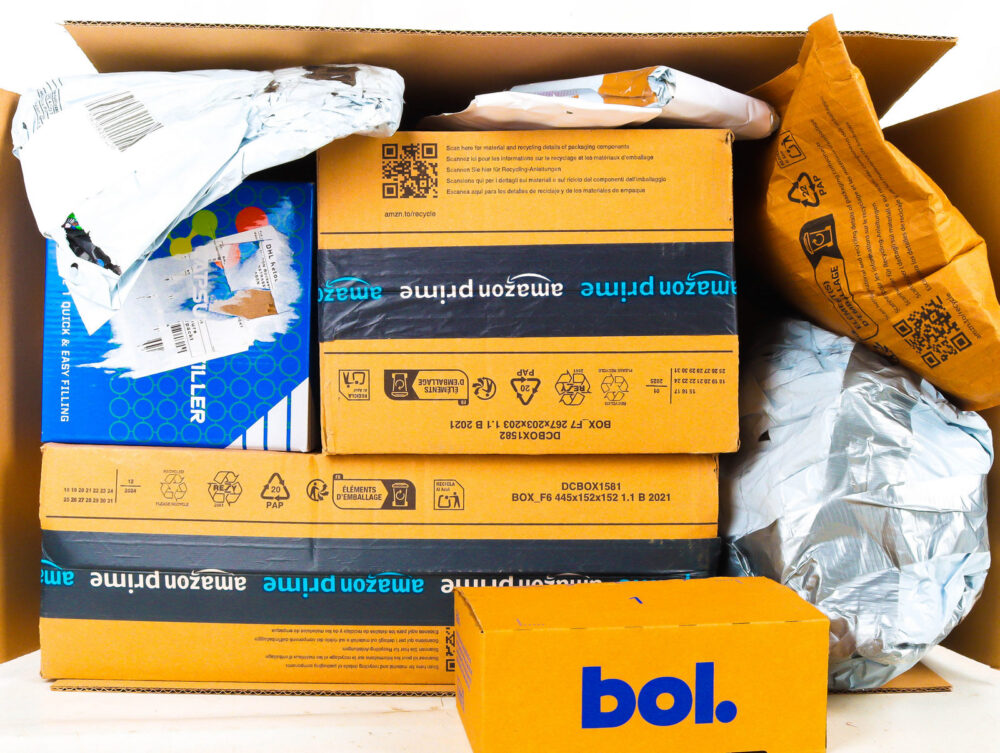 XL Doos met Ongeopende Postpakketten