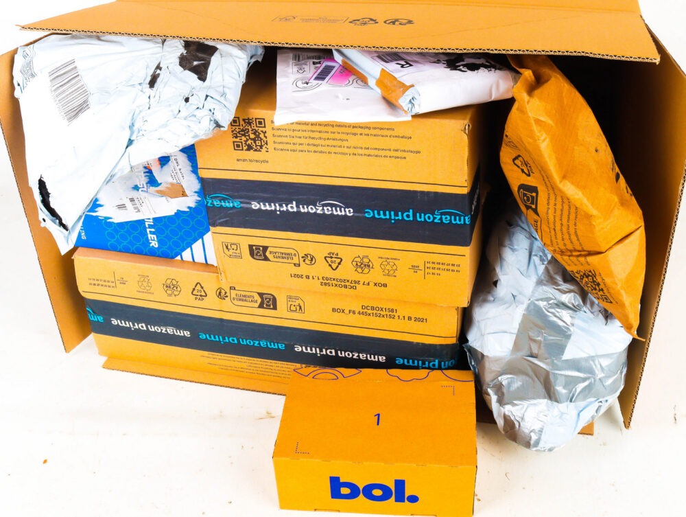XL Doos met Ongeopende Postpakketten