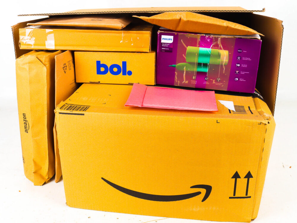 XL Doos met Ongeopende Postpakketten