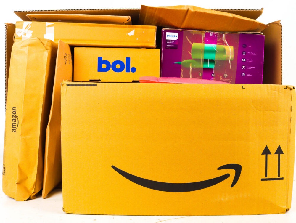 XL Doos met Ongeopende Postpakketten