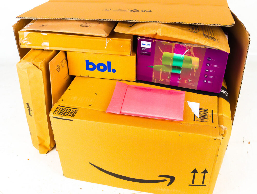 XL Doos met Ongeopende Postpakketten