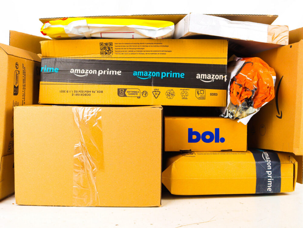 XL Doos met Ongeopende Postpakketten
