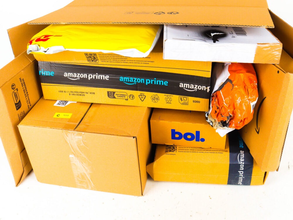 XL Doos met Ongeopende Postpakketten