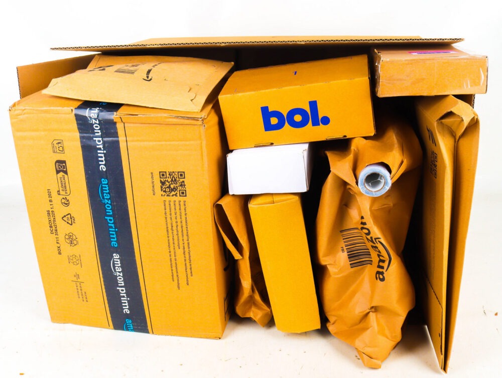 XL Doos met Ongeopende Postpakketten