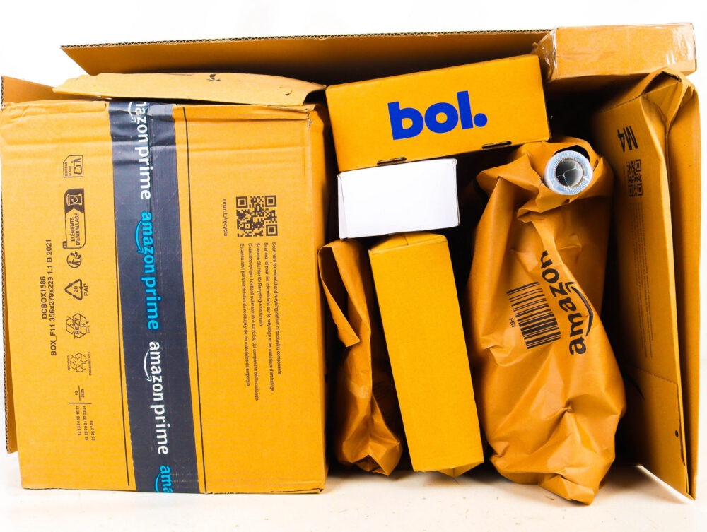 XL Doos met Ongeopende Postpakketten