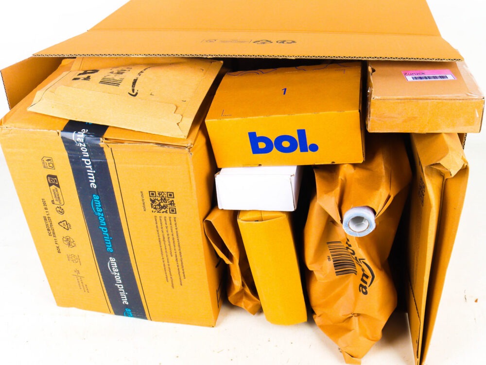 XL Doos met Ongeopende Postpakketten