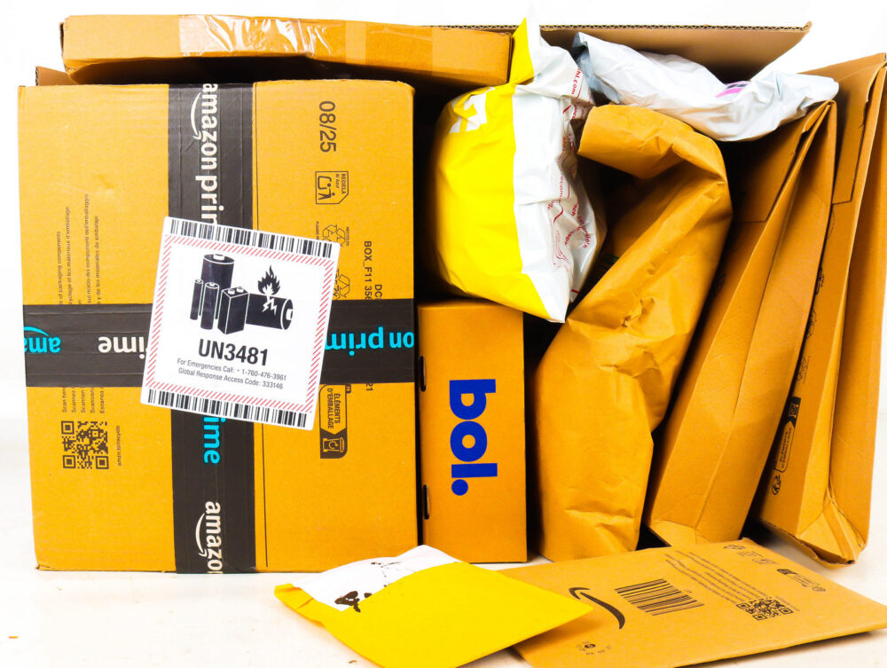 XL Doos met Ongeopende Postpakketten