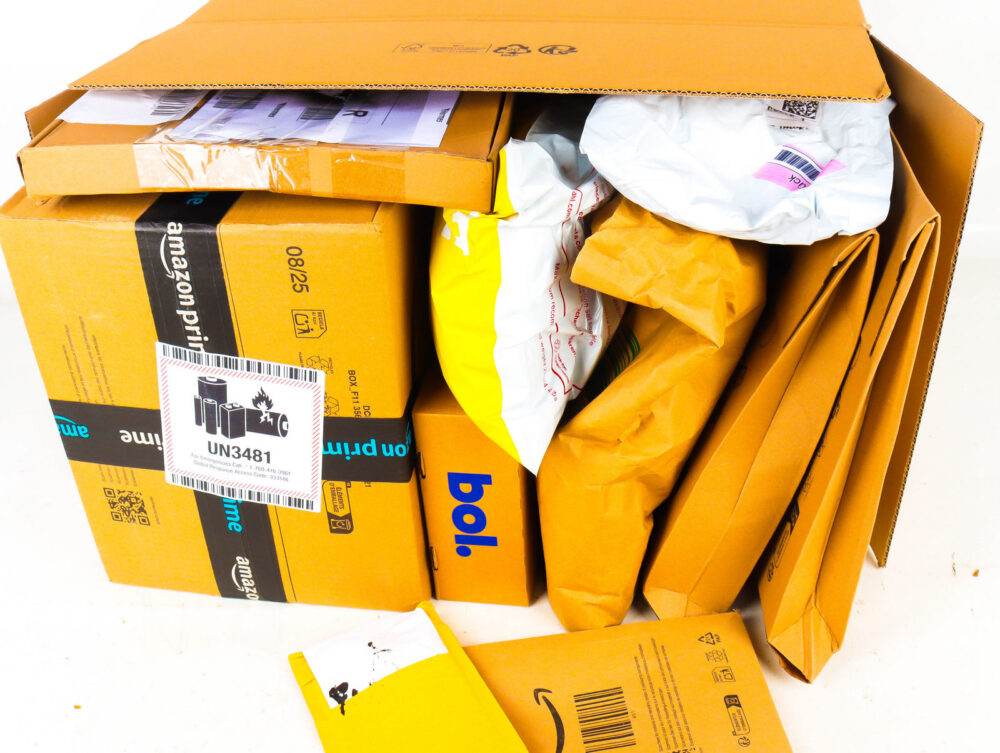XL Doos met Ongeopende Postpakketten
