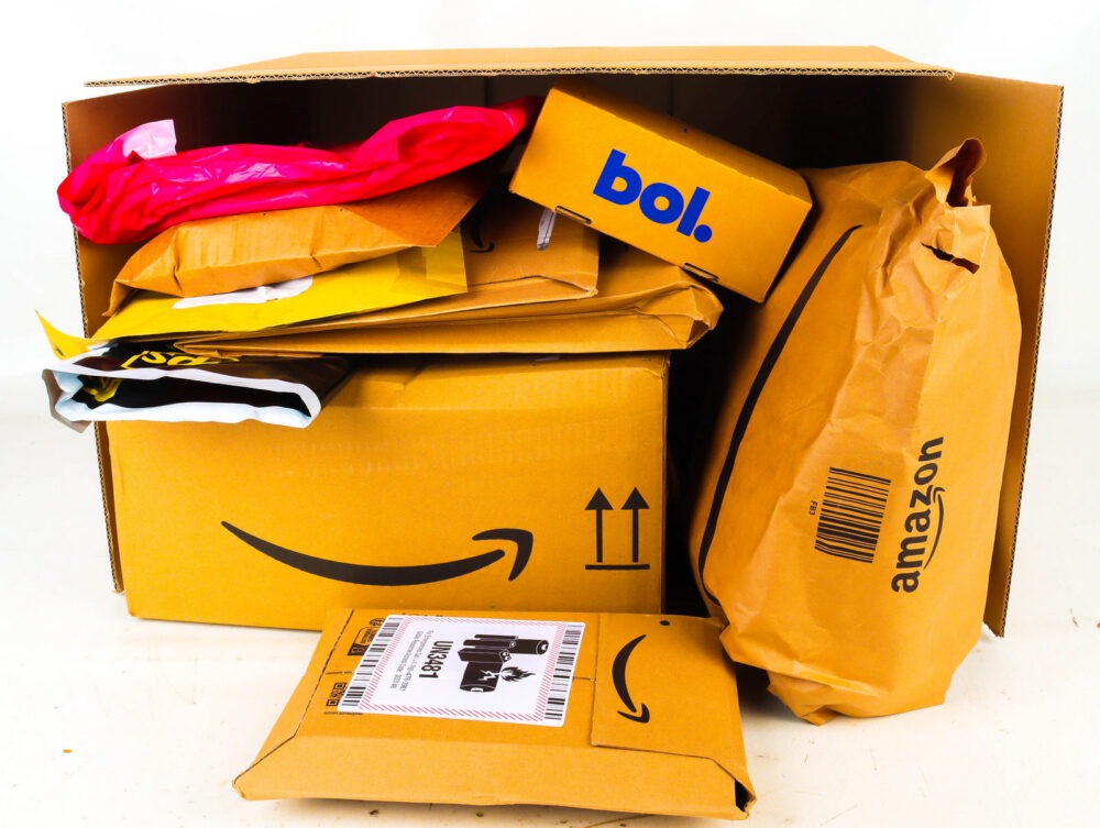XL Doos met Ongeopende Postpakketten
