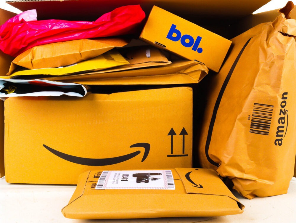 XL Doos met Ongeopende Postpakketten