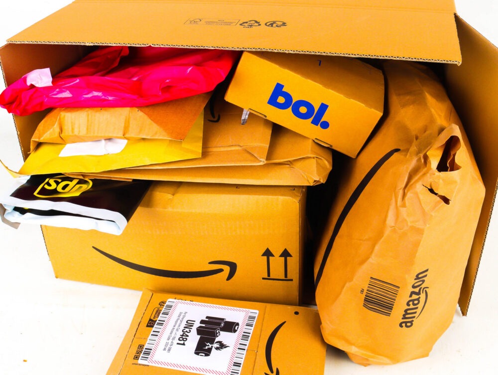 XL Doos met Ongeopende Postpakketten