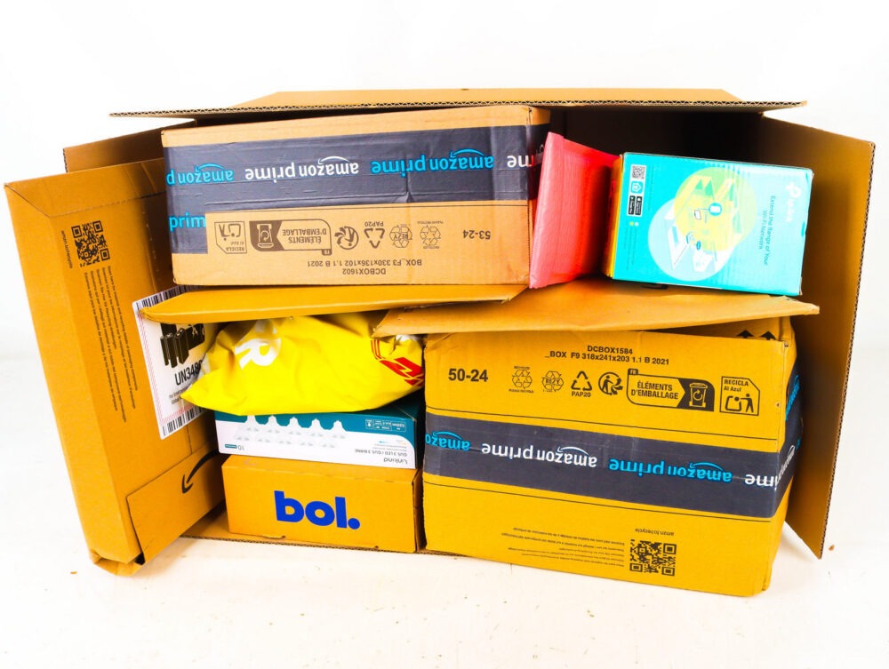 XL Doos met Ongeopende Postpakketten