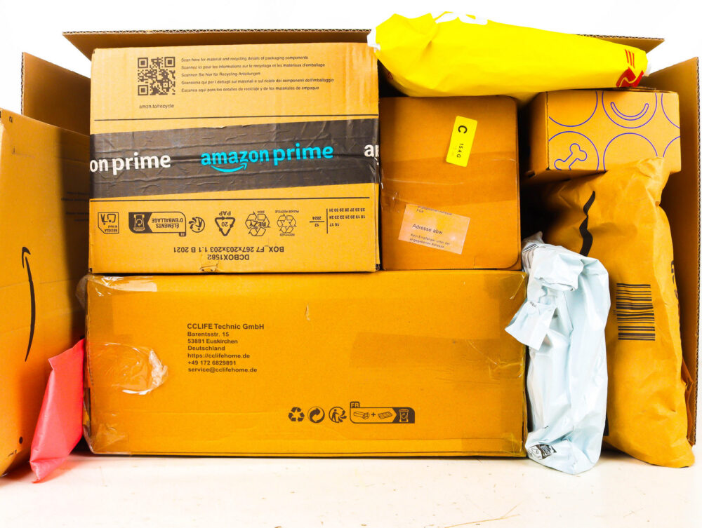 XL Doos met Ongeopende Postpakketten
