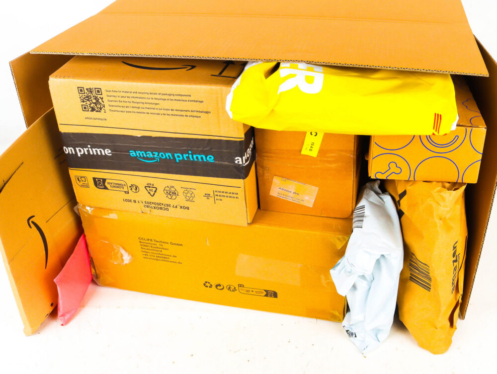 XL Doos met Ongeopende Postpakketten