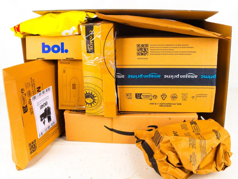 XL Doos met Ongeopende Postpakketten
