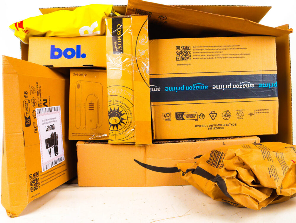 XL Doos met Ongeopende Postpakketten