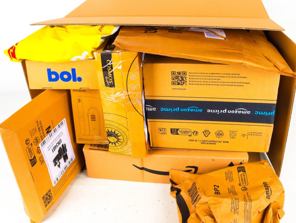 XL Doos met Ongeopende Postpakketten