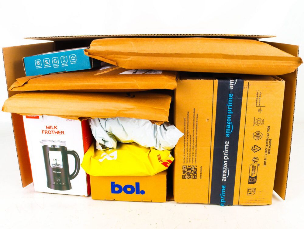 XL Doos met Ongeopende Postpakketten