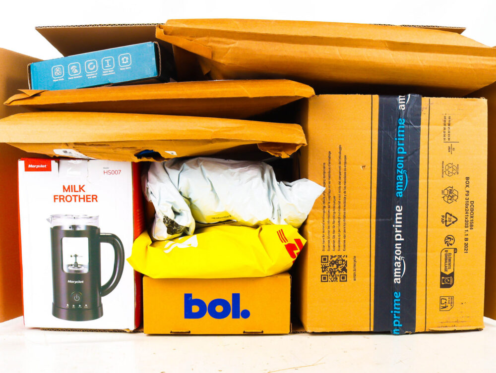 XL Doos met Ongeopende Postpakketten