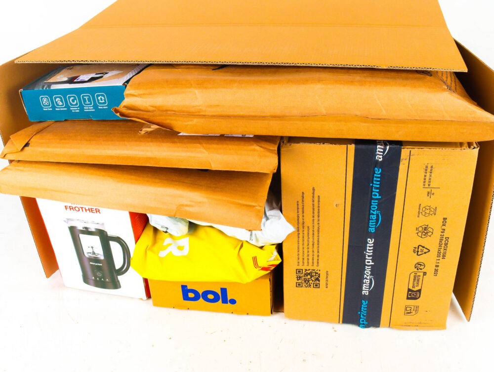 XL Doos met Ongeopende Postpakketten