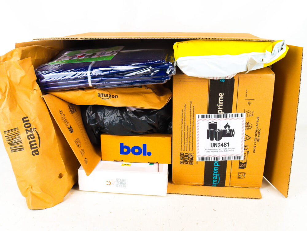 XL Doos met Ongeopende Postpakketten