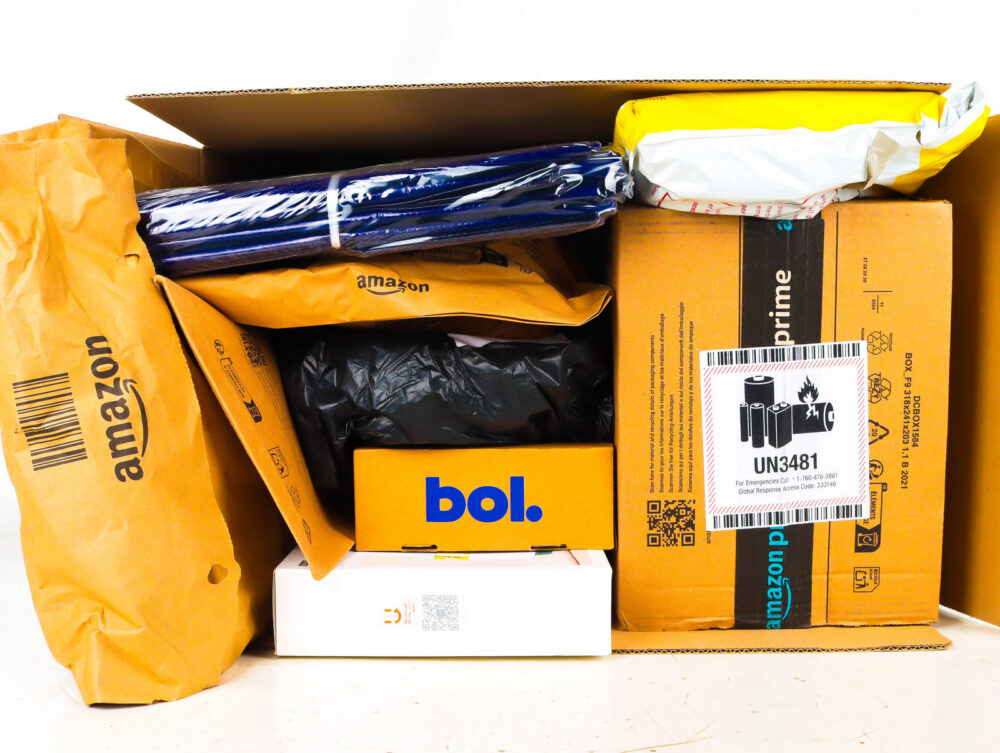 XL Doos met Ongeopende Postpakketten